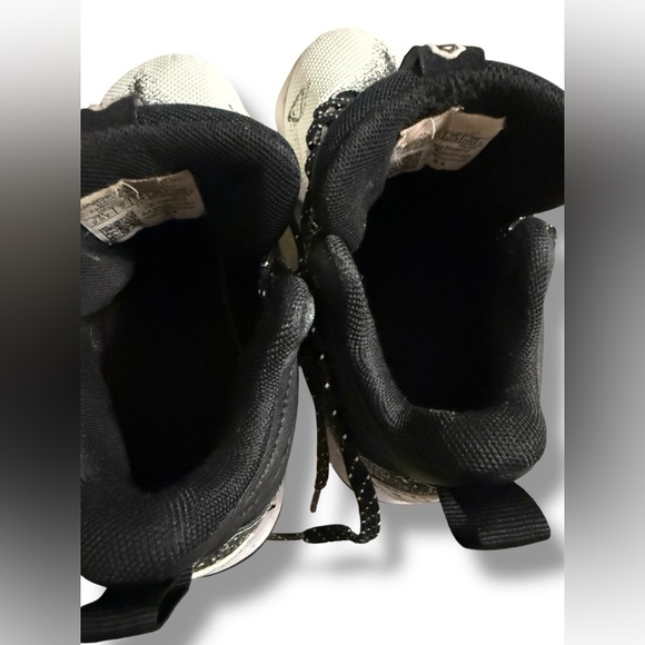 Under Armour Kids Black and White Football Cleats - Picture 9 of 9